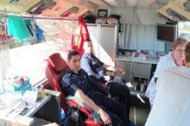 <b> Policjanci oddali krew w ramach akcji `SpoKREWnieni służbą` (FOTO)</b>