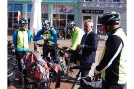 <b>Przejadą 863 km na rowerach – samorządowcy z Łeby odwiedzili Tucholę </b>